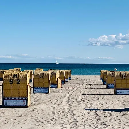 Strandhuus 107, 70 Meter Zum