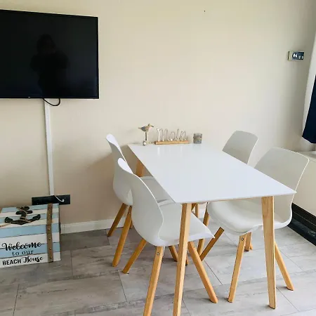 Strandhuus 107, 70 Meter Zum